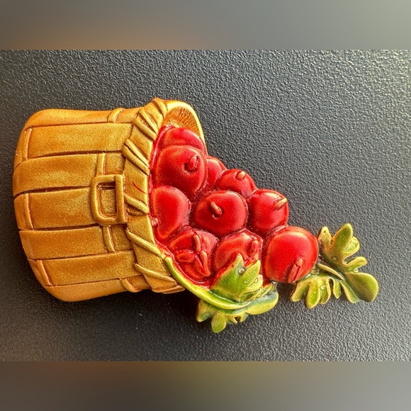 Vintage Tona Apple Basket Brooch - Picture 3 of 4